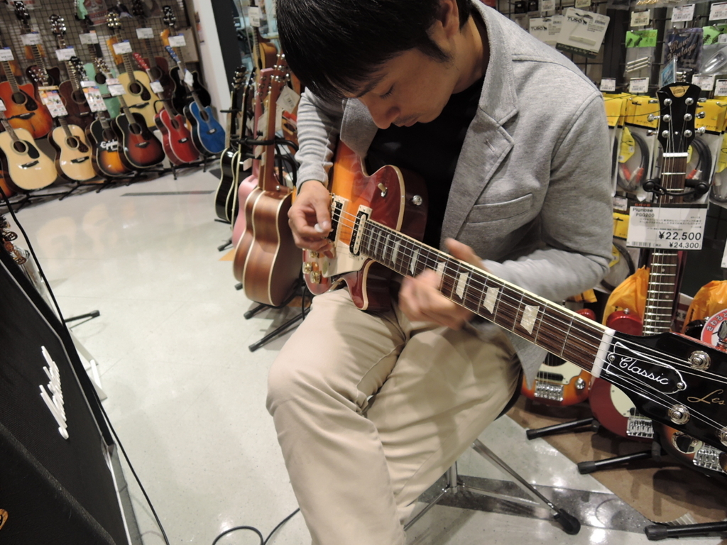 商品レビュー Hotline17出場バンド D Blazeさんにgibsonレスポールの商品レビューをお願いしてみた 島村楽器 イオンモール神戸北店 シマブロ