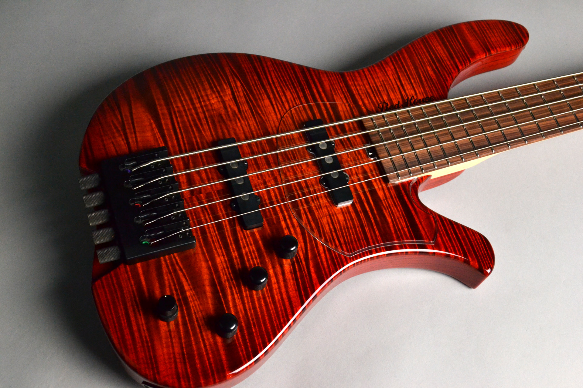 オーダーモデル完成 お客様のオリジナルヘッドレス5弦ベースを納品しました 島村楽器 ミーナ町田店 シマブロ